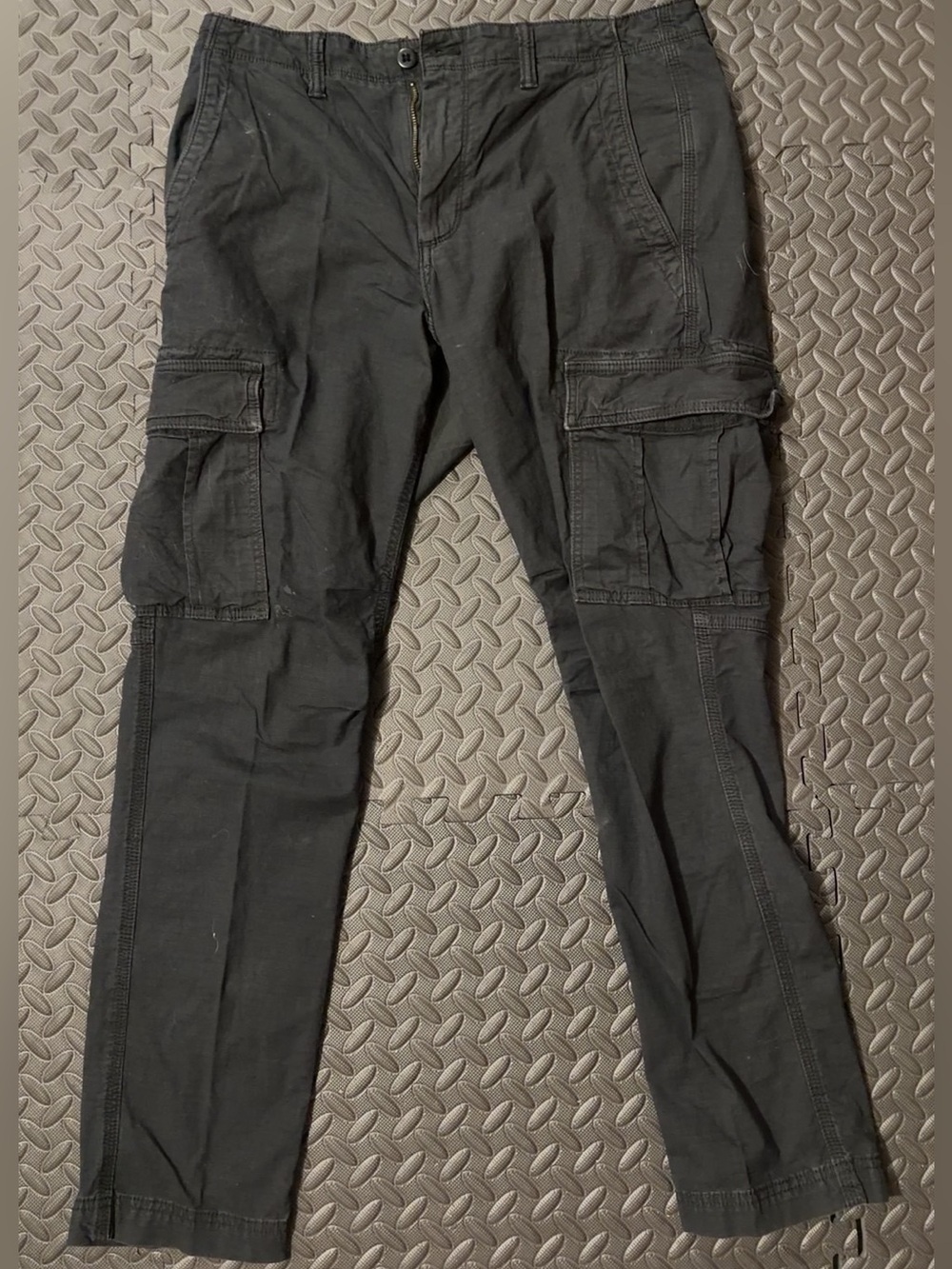 GAP Men's Black Cargo Pants with Utility Pockets